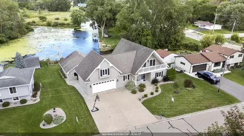 135 Twin Harbor Dr, Winneconne, WI 54986