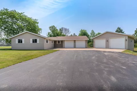 5090 Church Rd, New Franken, WI 54229