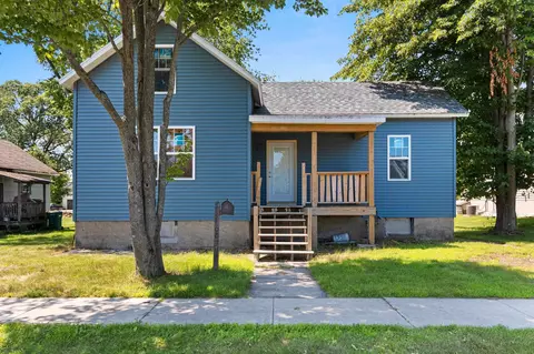 608 Chestnut St, Marinette, WI 54143