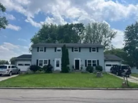 824 E Briar Ln, Green Bay, WI 54301