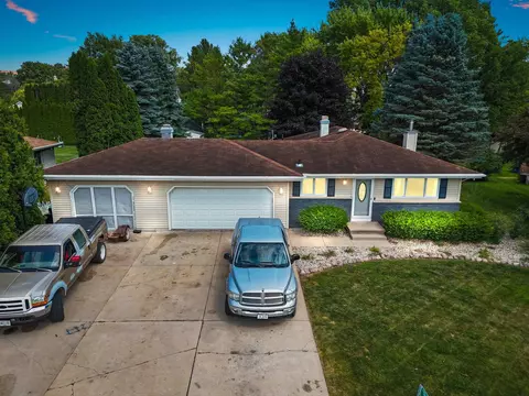 7332 Darrow Rd, Neenah, WI 54956