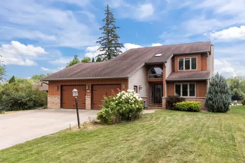 738 E River Dr, Omro, WI 54963 photo 2
