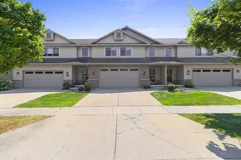 1244 Prairie Falcon Trl, Green Bay, WI 54313