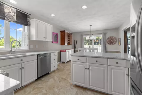 Kitchen - 3125 N Sunridge Dr, Appleton, WI 54914 photo 4 of 5