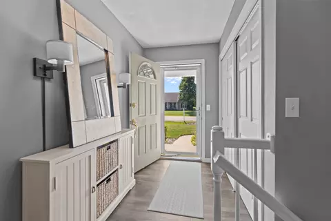 Entry Way - 3125 N Sunridge Dr, Appleton, WI 54914 photo 1 of 4