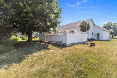 Exterior - 3125 N Sunridge Dr, Appleton, WI 54914 photo 7 of 9