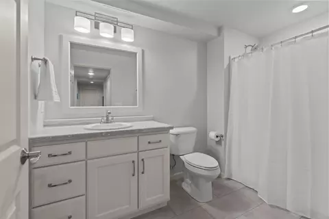 Bath - 3125 N Sunridge Dr, Appleton, WI 54914 photo 4 of 4