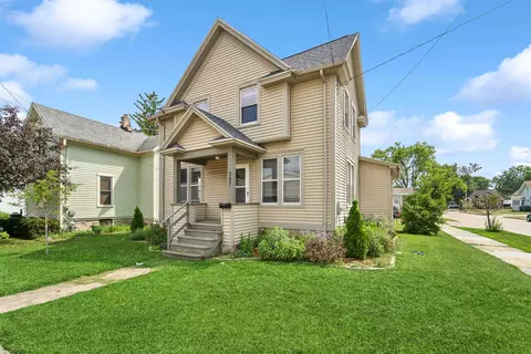 357 W South Park Ave, Oshkosh, WI 54902