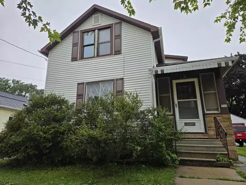 706 W 11th Ave, Oshkosh, WI 54902