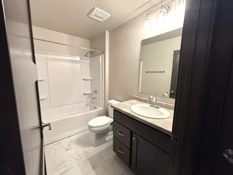 Bath - W6515 Breezy Way, Appleton, WI 54915 photo 3 of 3