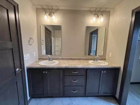 Bath - W6515 Breezy Way, Appleton, WI 54915 photo 1 of 3