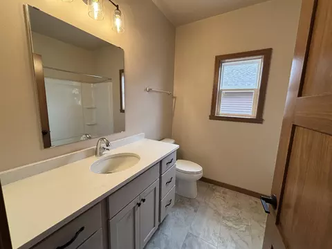 Bath - W6527 Breezy Way, Appleton, WI 54915 photo 3 of 3