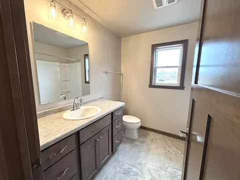 Bath - W6535 Breezy Way, Appleton, WI 54915 photo 2 of 3