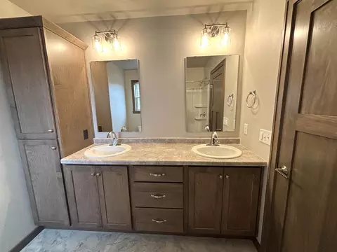 Bath - W6535 Breezy Way, Appleton, WI 54915 photo 1 of 3