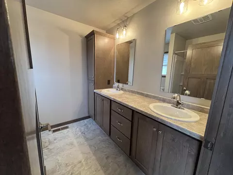 Bath - W6535 Breezy Way, Appleton, WI 54915 photo 3 of 3