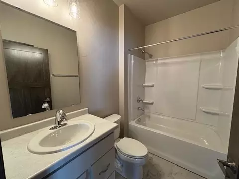 Bath - N9281 Breezy Way, Appleton, WI 54915 photo 3 of 3