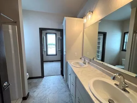 Bath - N9281 Breezy Way, Appleton, WI 54915 photo 2 of 3