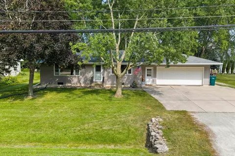1900 Olde Casaloma Dr, Appleton, WI 54913