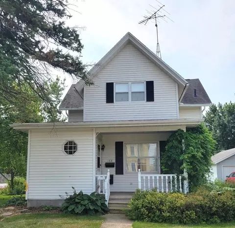 168 W Oak Grove St, Juneau, WI 53039