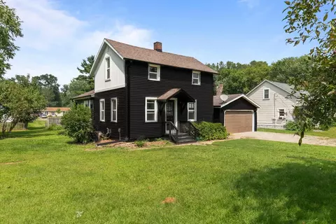 534 North St, Waupaca, WI 54981