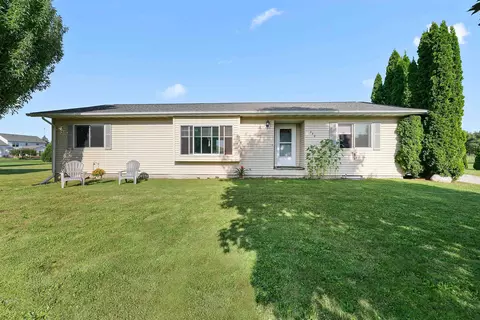 330 Carlyle Ct, Brandon, WI 53919