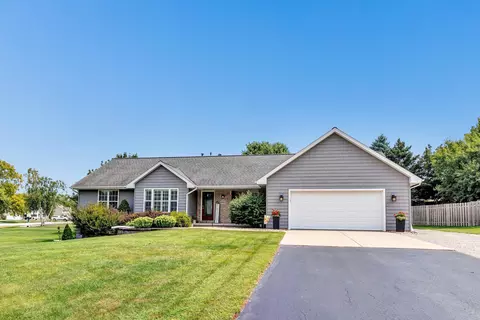 2900 Sagewood Way, Suamico, WI 54173