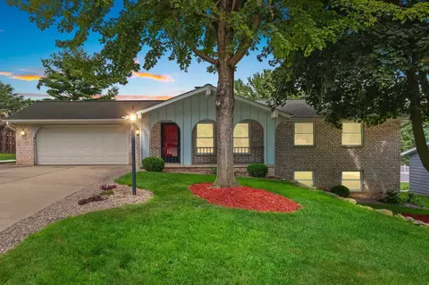 2548 Oakwood Dr, Green Bay, WI 54304
