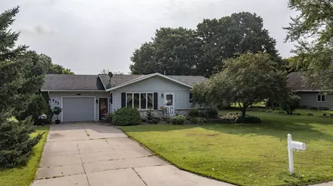 322 Alice Ln, Manawa, WI 54949