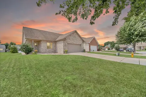 2050 Rushway Cir, De Pere, WI 54115