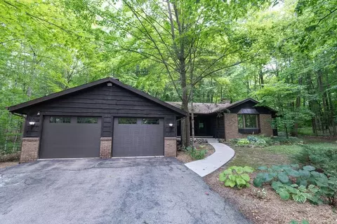 Exterior - w3936 Highview Drive, Appleton, WI 54913 photo 2 of 6