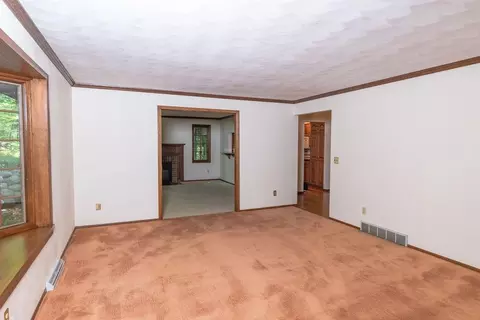 Living - w3936 Highview Drive, Appleton, WI 54913 photo 9 of 10