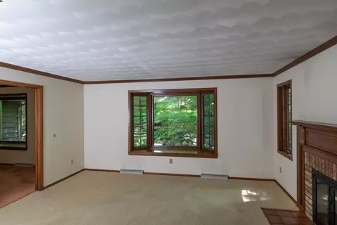 Living - w3936 Highview Drive, Appleton, WI 54913 photo 3 of 10