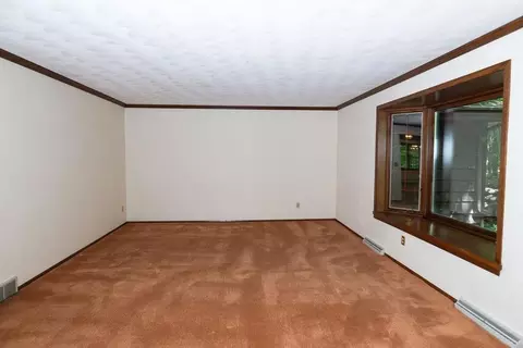 Living - w3936 Highview Drive, Appleton, WI 54913 photo 6 of 10