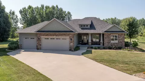 Exterior - 1101 W Starview Ct, Appleton, WI 54913 photo 9 of 16
