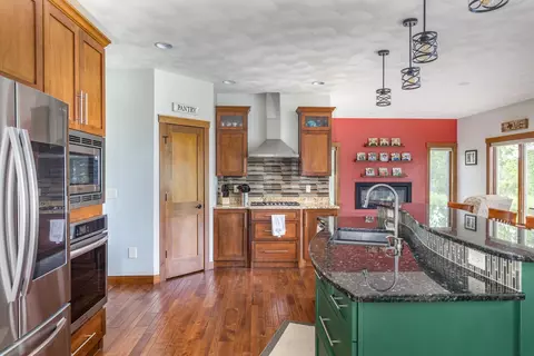 Kitchen - 1101 W Starview Ct, Appleton, WI 54913 photo 2 of 4