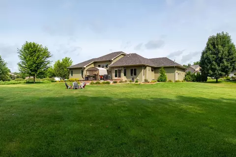Exterior - 1101 W Starview Ct, Appleton, WI 54913 photo 12 of 16