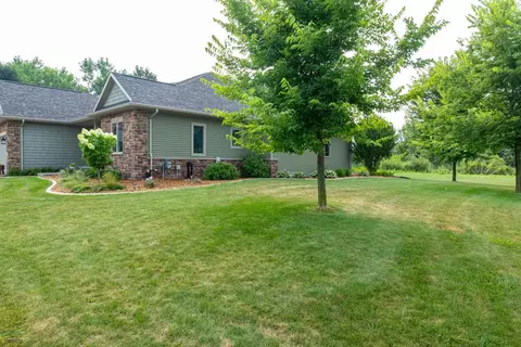 Exterior - 1101 W Starview Ct, Appleton, WI 54913 photo 11 of 16