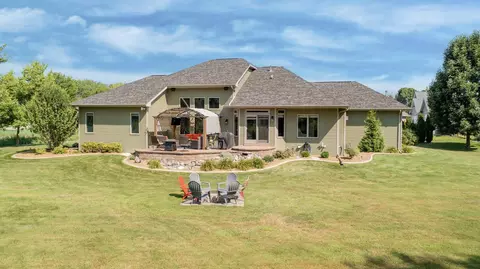 Exterior - 1101 W Starview Ct, Appleton, WI 54913 photo 1 of 16