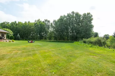 Exterior - 1101 W Starview Ct, Appleton, WI 54913 photo 6 of 16