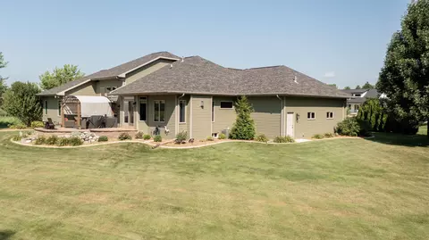 Exterior - 1101 W Starview Ct, Appleton, WI 54913 photo 8 of 16