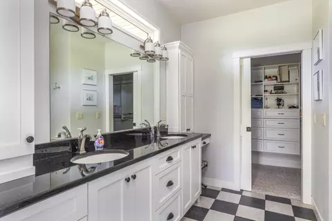 Bath - 1101 W Starview Ct, Appleton, WI 54913 photo 3 of 5
