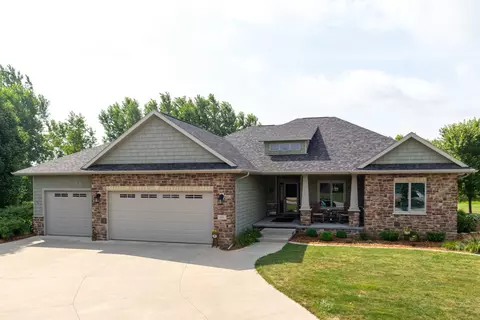 Exterior - 1101 W Starview Ct, Appleton, WI 54913 photo 2 of 16