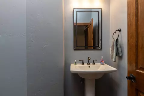 Bath - 1101 W Starview Ct, Appleton, WI 54913 photo 1 of 5
