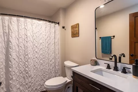 Bath - 1101 W Starview Ct, Appleton, WI 54913 photo 5 of 5