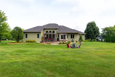 Exterior - 1101 W Starview Ct, Appleton, WI 54913 photo 13 of 16