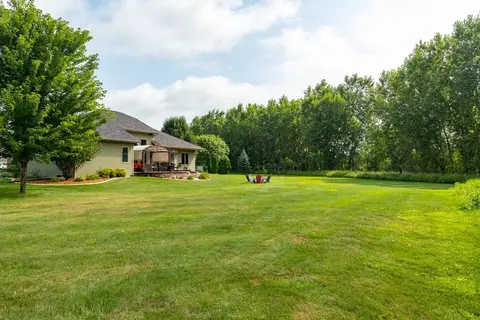 Exterior - 1101 W Starview Ct, Appleton, WI 54913 photo 10 of 16