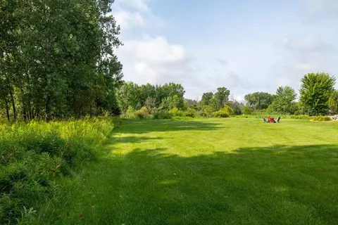 Exterior - 1101 W Starview Ct, Appleton, WI 54913 photo 5 of 16