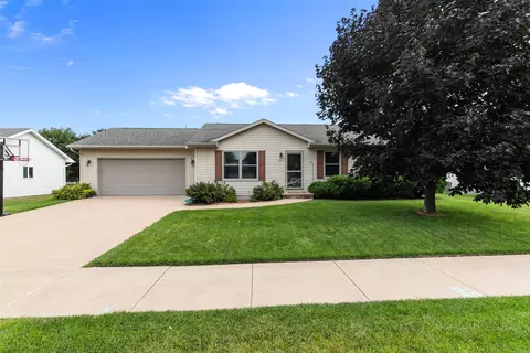 3810 Purple Crest Dr, Oshkosh, WI 54901