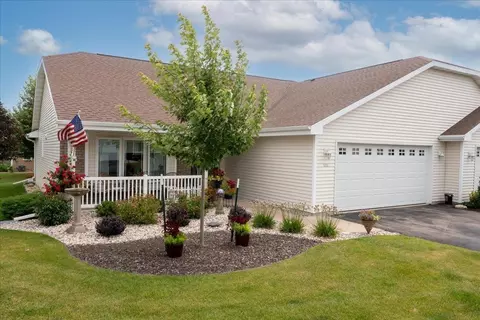 352 Wyldewood Dr #352, Oshkosh, WI 54904