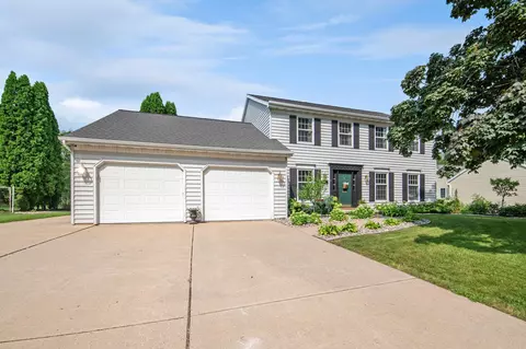 540 W Briar Ln, Green Bay, WI 54301